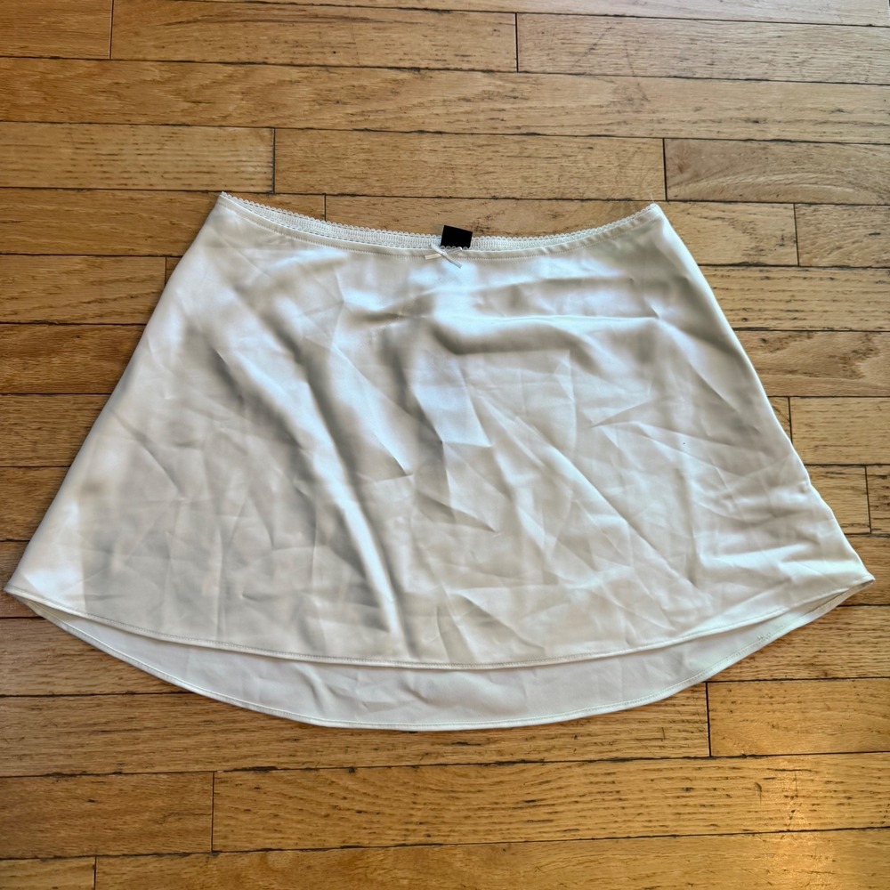 Wild Fable‎ Off-White Satin Mini Skirt Lace Trim Bow Detail NWT Medium